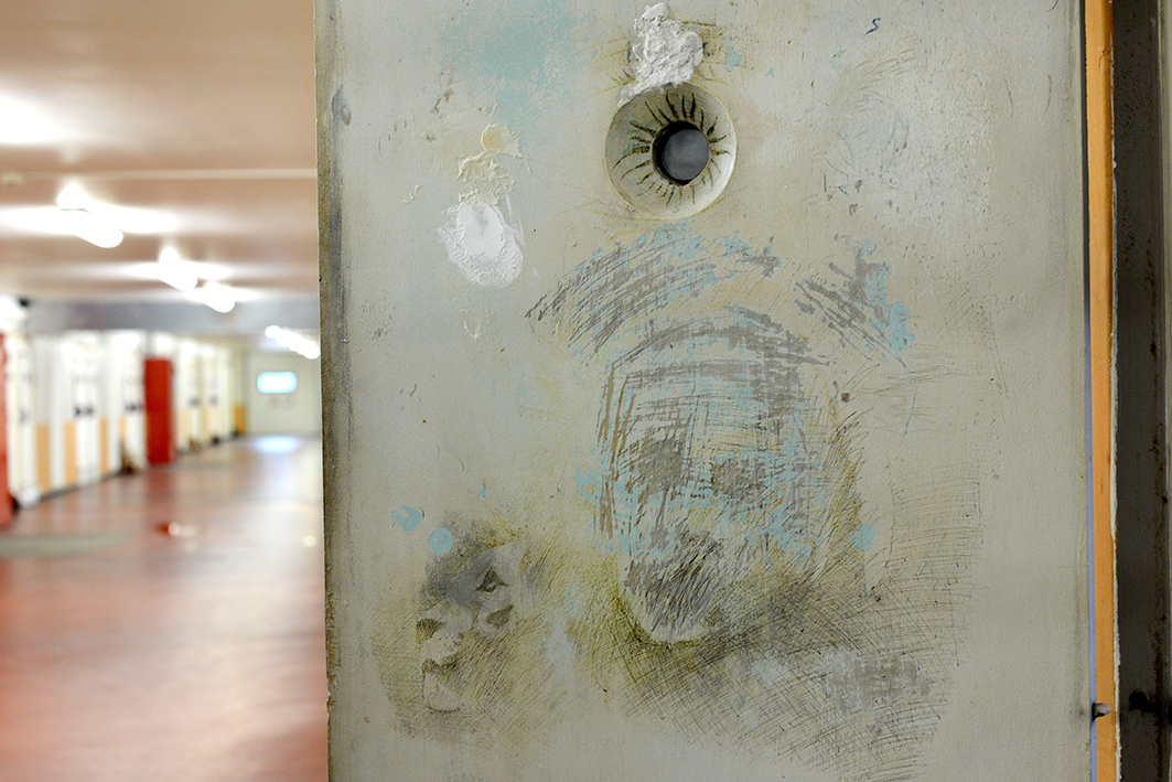 Arnaud Théval "Histoire animale de la prison" (2022) document.