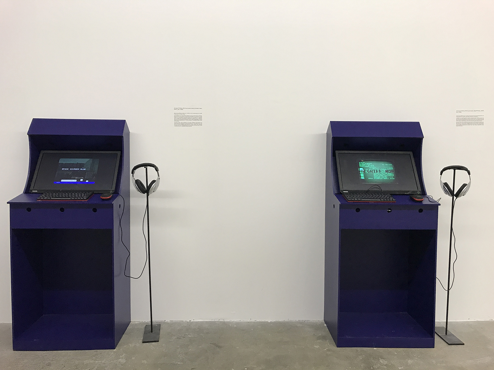 Arnaud Théval Les bleus des lycéens (2021), salle des machines, la Friche La belle de Mai, Marseille.