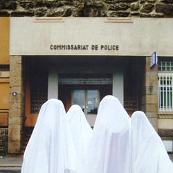 Théval Manifestement Fougères