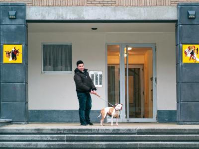 Vestibule, l'invention d'un lieu collectif (2009) 14 sérigraphies sur tôle émaillée 50 x 50 cm (détail). Cité Saint-François à Saint-Joose-tend-Nood, Bruxelles;
