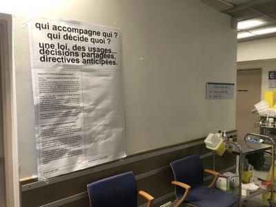 Arnaud Théval Qui ? (2022), affiche à débat, format 80 x 120 cm. Institut Bergonié, Bordeaux.