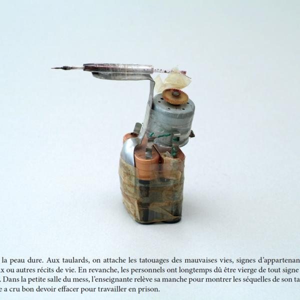 Arnaud Théval "Objets saisis, objets de récits" (2024) format 40 x 50 cm.