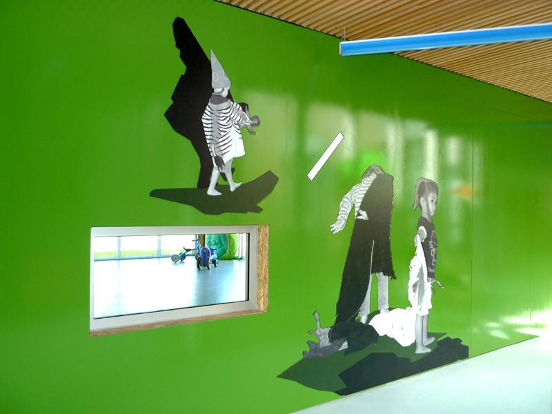 Arnaud Théval "Une séparation" (2011), crèche inter-entreprises à Saint-Nazaire.
